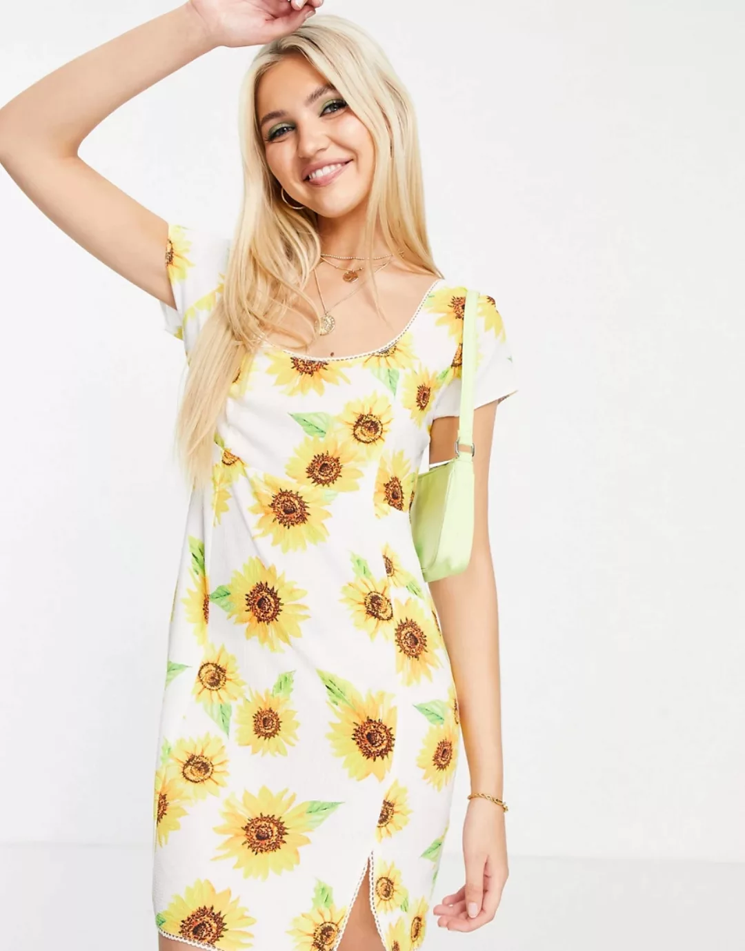 ASOS DESIGN ‑ Minikleid mit eckigem Ausschnitt, Flügelärmeln und Sonnenblum günstig online kaufen