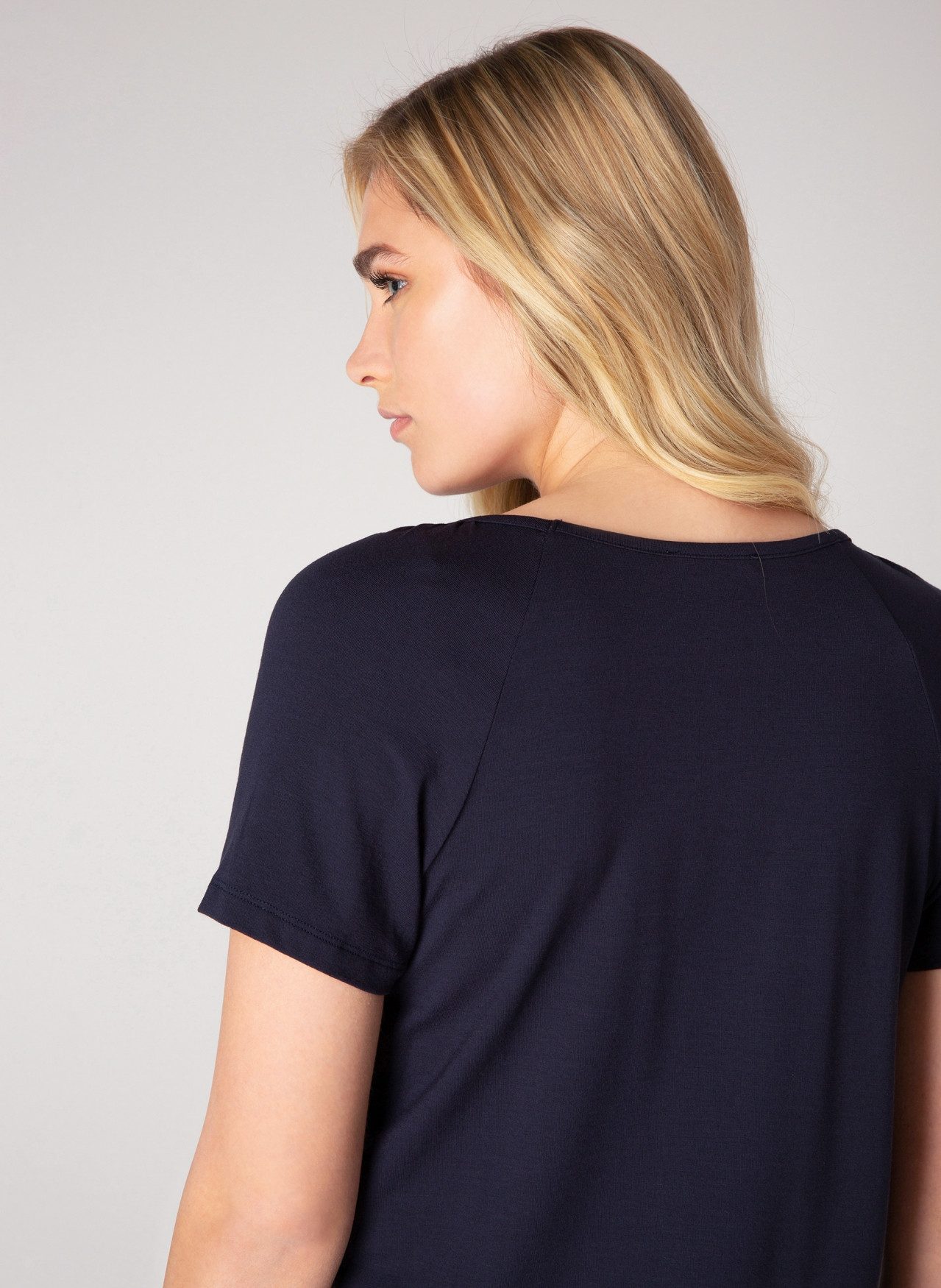 Base Level T-Shirt "Yona", mit Raffung am Rundhalsausschnitt günstig online kaufen