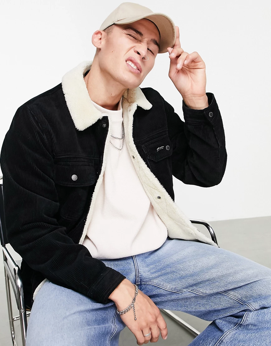 Pull&Bear – Jacke mit Kunstpelzfutter in Schwarz günstig online kaufen