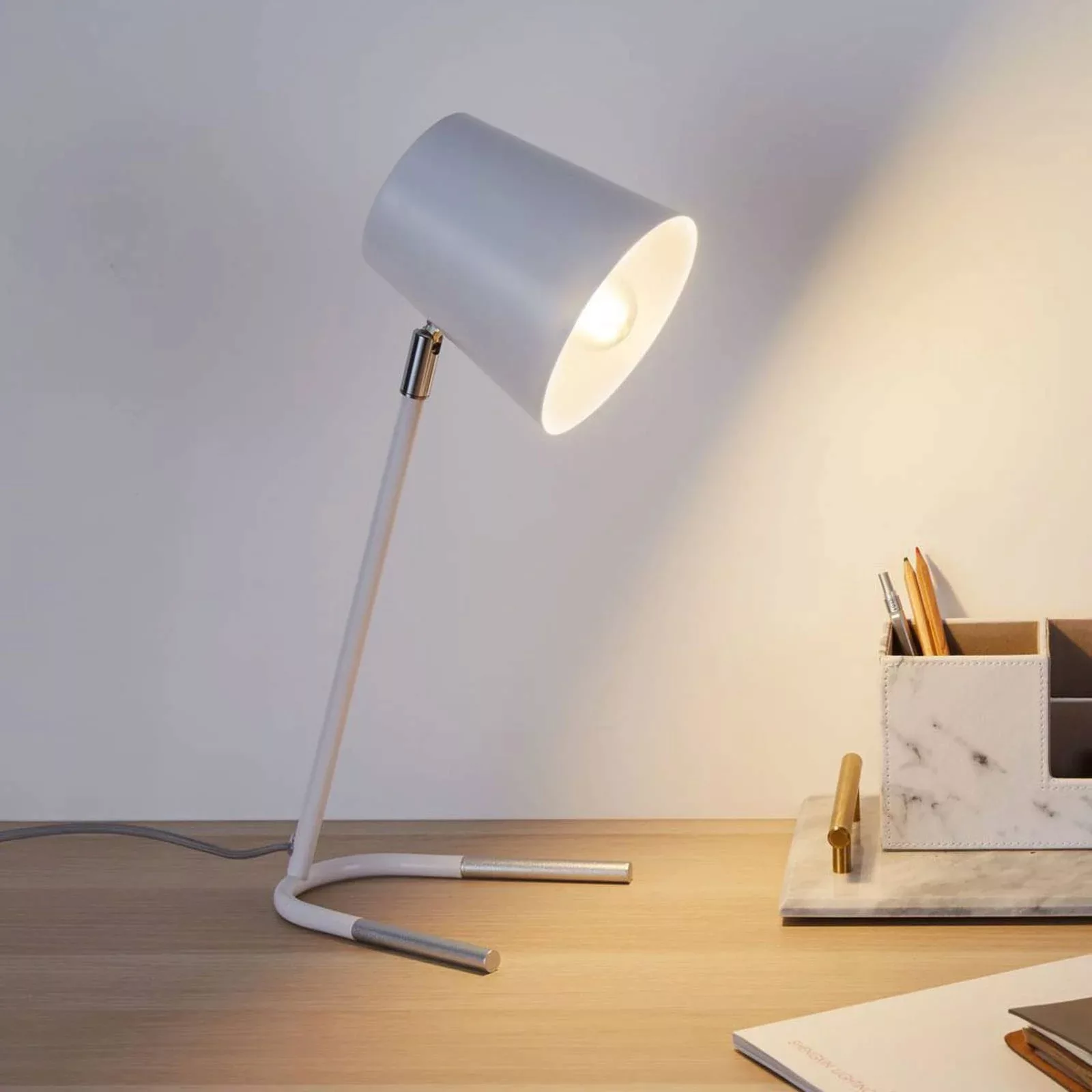 Pauleen True Ally Schreibtischlampe in Weiß günstig online kaufen