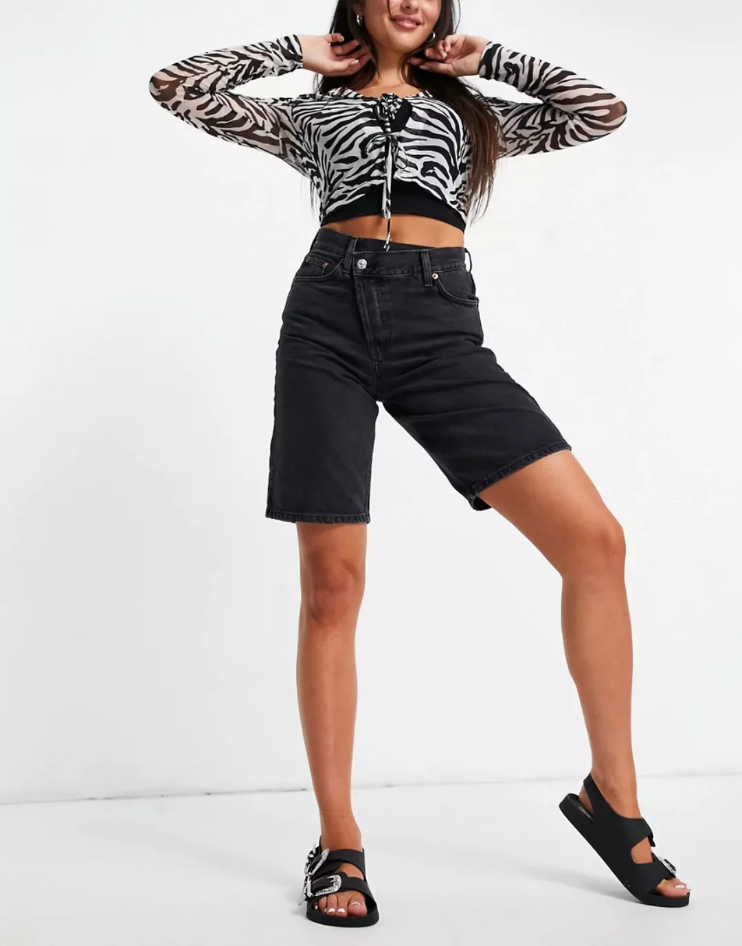 Topshop – Longline-Shorts mit Wickeldetail in verwaschenem Schwarz günstig online kaufen