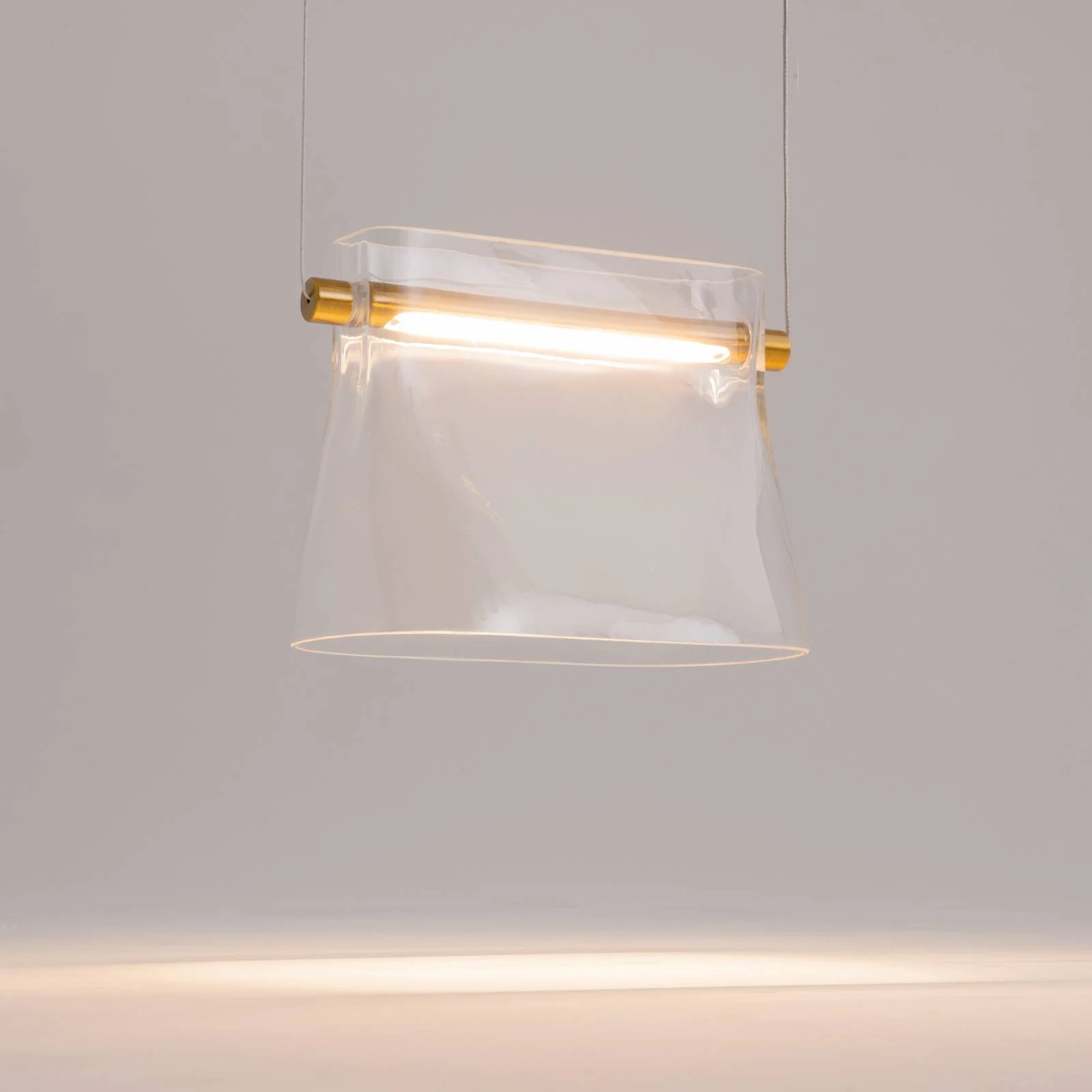 Maytoni LED-Hängeleuchte Cabaret, messing, Länge 25 cm, Glas günstig online kaufen