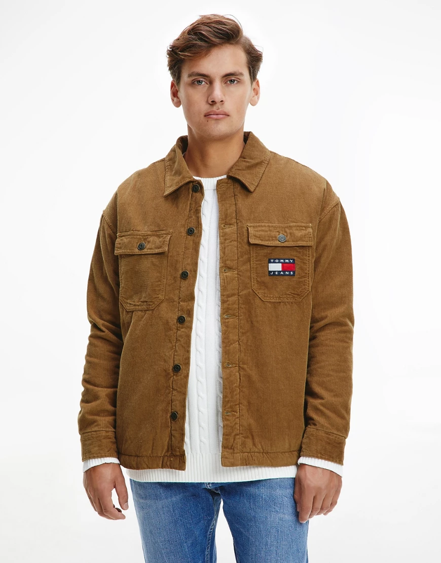 Tommy Jeans – Hemdjacke aus Cord in Hellbraun in legerer Passform mit Flagg günstig online kaufen