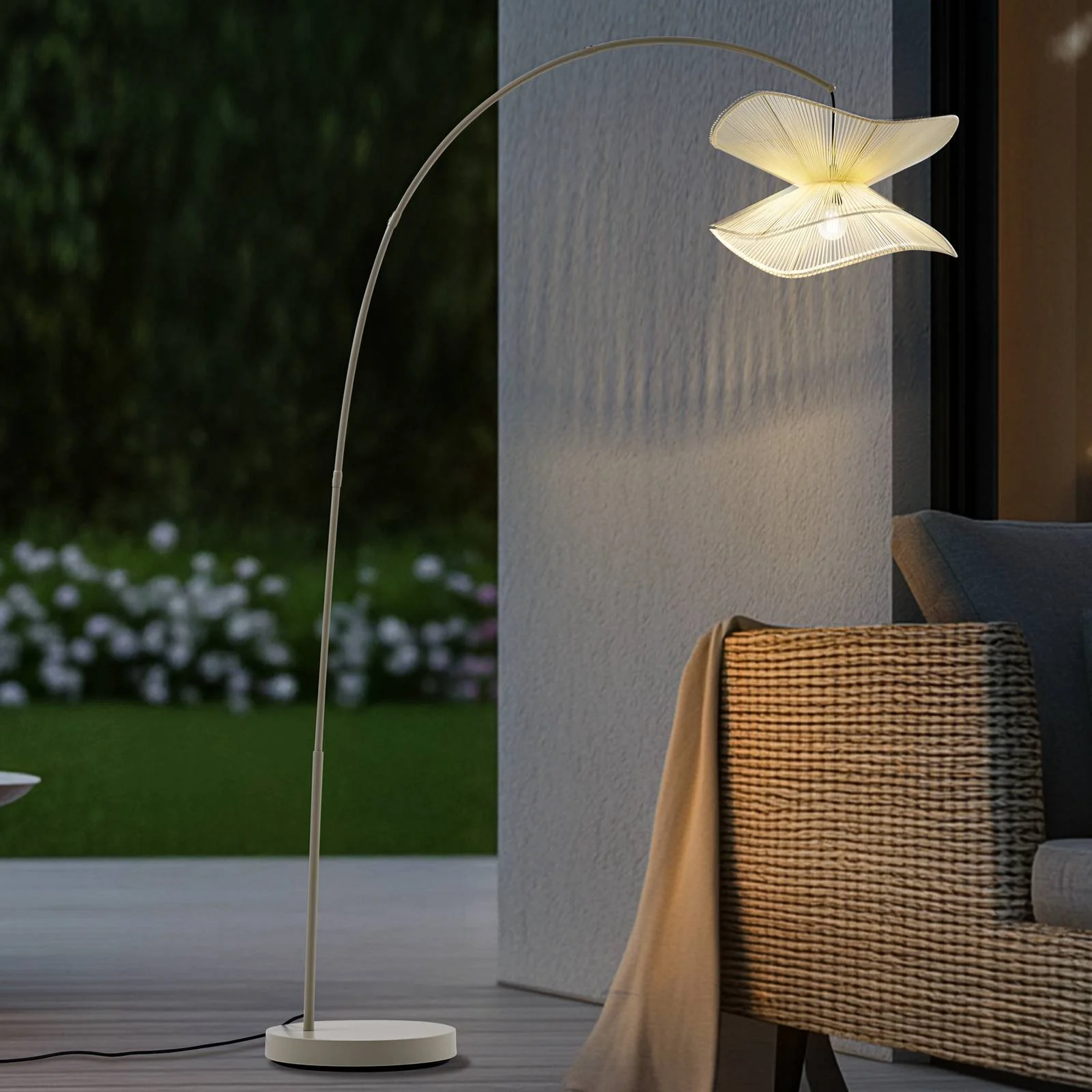 Lindby Außenstehlampe Valdorin, beige, 199 cm, IP44 günstig online kaufen