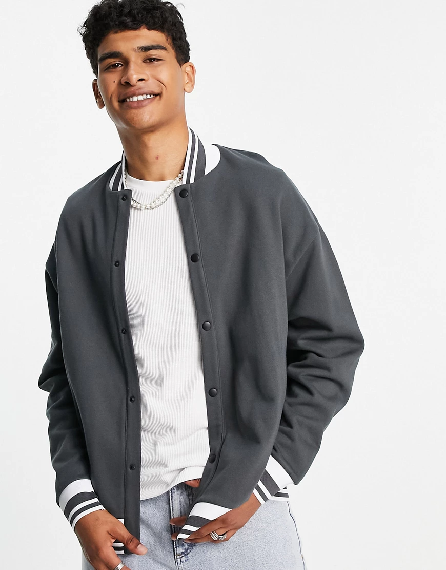 ASOS DESIGN – Oversize-Bomberjacke aus Jersey in Grau mit Kontraststreifen- günstig online kaufen