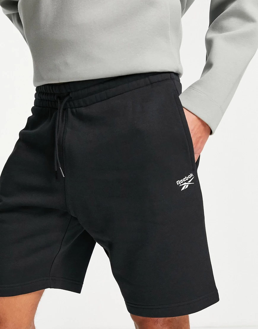 Reebok Classics – Sweat-Shorts in Schwarz mit kleinem Logo günstig online kaufen