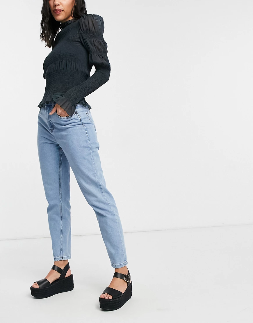 Noisy May – Mom-Jeans in hellblauer Waschung günstig online kaufen