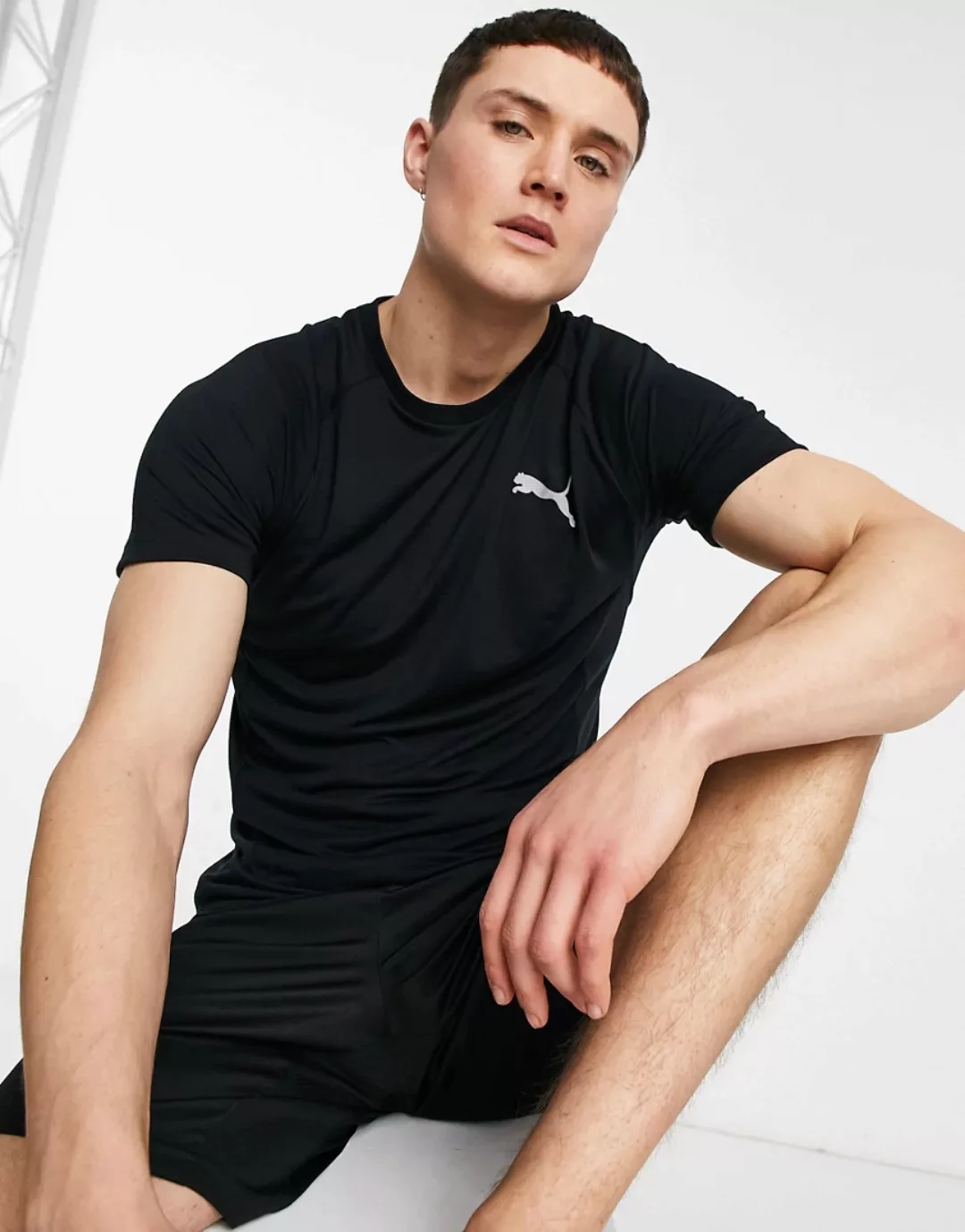 Puma – Evostripe – T-Shirt in Schwarz günstig online kaufen