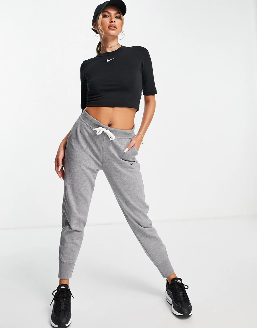 Nike Training – Dri-FIT – Jogginghose in Grau mit Logo günstig online kaufen