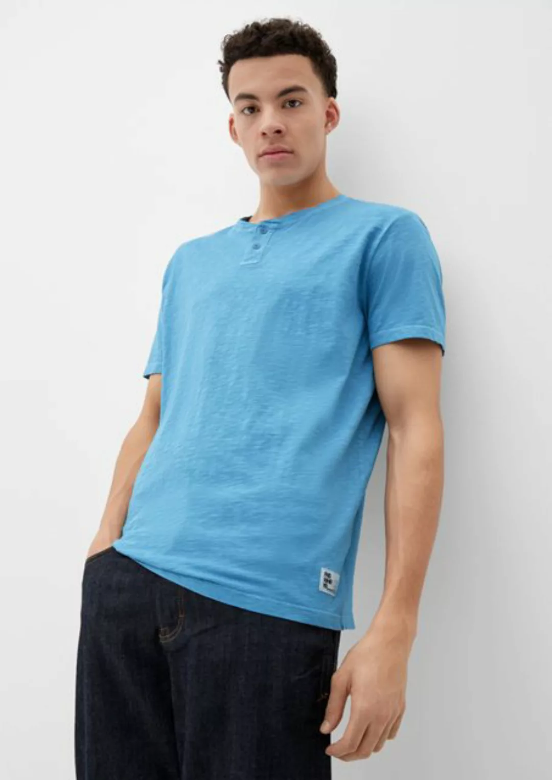 QS Kurzarmshirt T-Shirt mit Henleyausschnitt Label-Patch günstig online kaufen