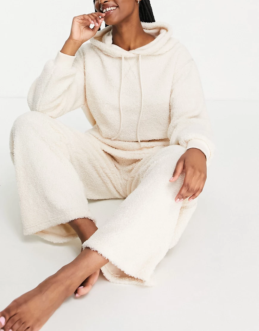 ASOS DESIGN – Lounge-Set aus Teddyfell mit Kapuzenpullover und Hose mit ger günstig online kaufen