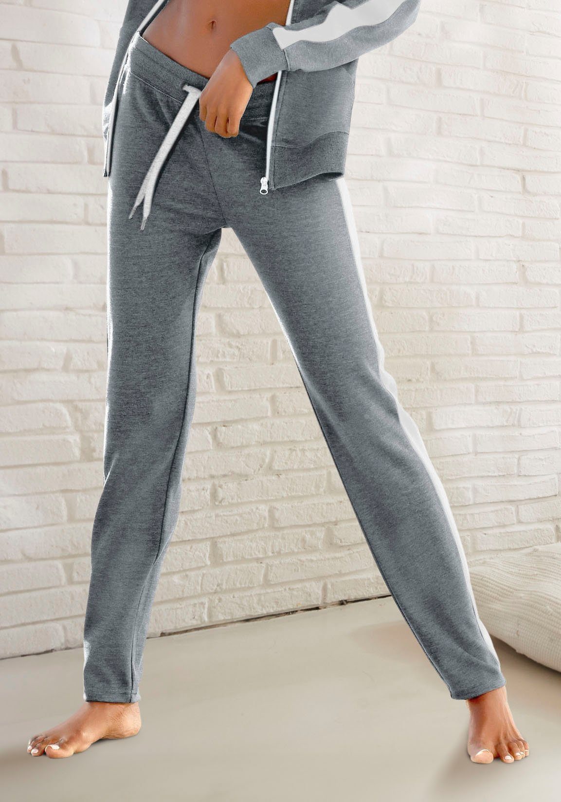 Bench. Loungewear Loungehose, mit Seitenstreifen und geradem Bein, Loungewe günstig online kaufen