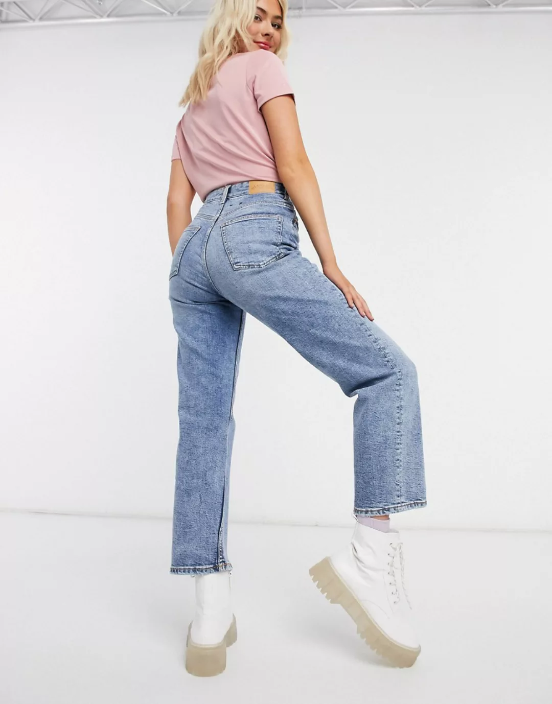 Monki – Zami – Kurz geschnittene Jeans mit geradem Bein und superhoher Tail günstig online kaufen