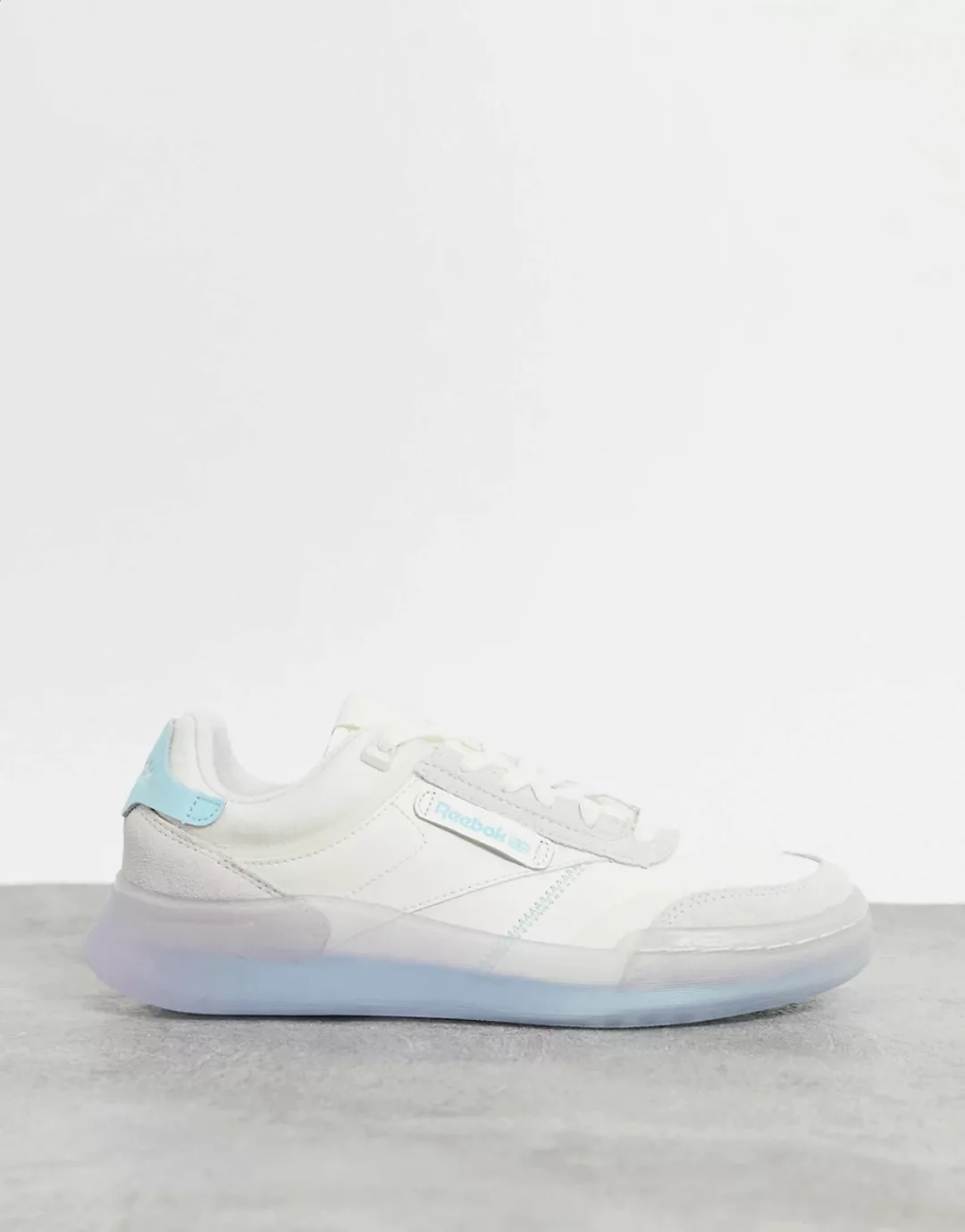 Reebok – Club C Legacy – Sneaker in gebrochenem Weiß mit blauen Details günstig online kaufen