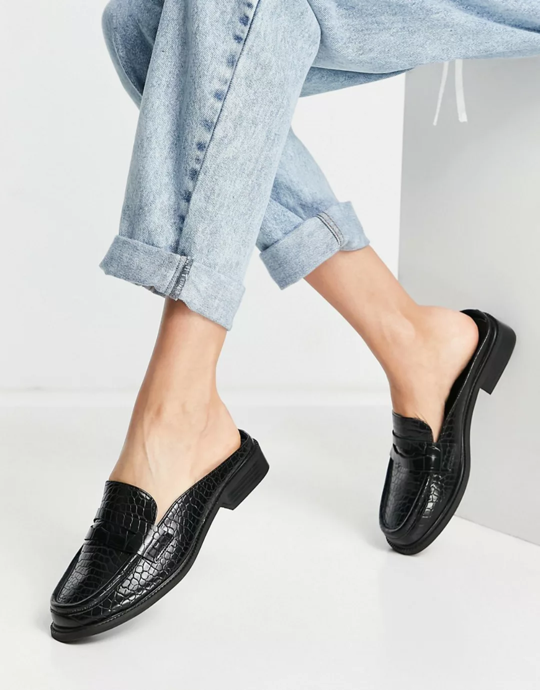 ASOS DESIGN – Maximal – Pantoletten-Loafer in Kroko-Schwarz im Stil der 90e günstig online kaufen