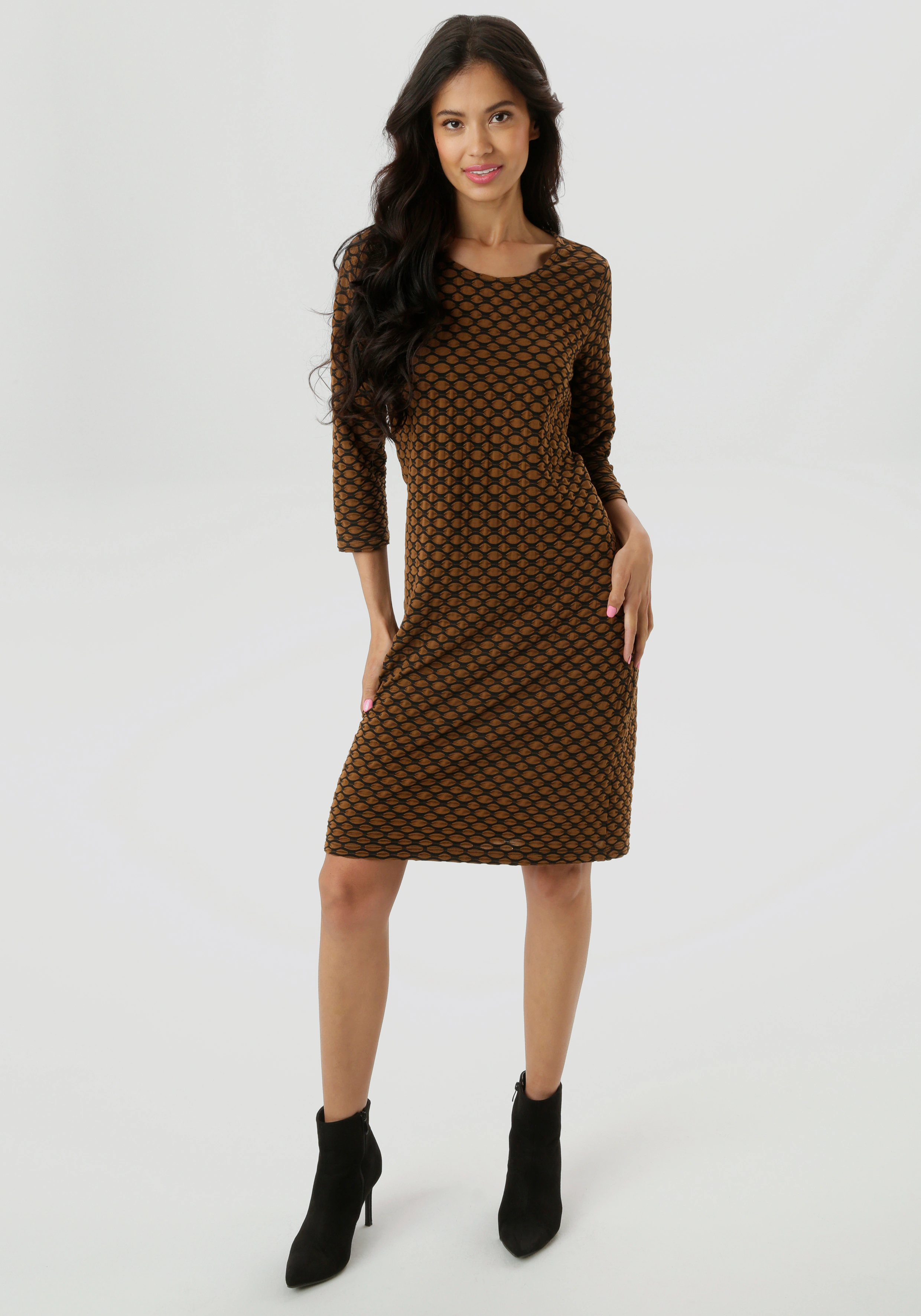 Aniston SELECTED Jerseykleid, mit schöner Oberflächenstruktur und Wellenmus günstig online kaufen