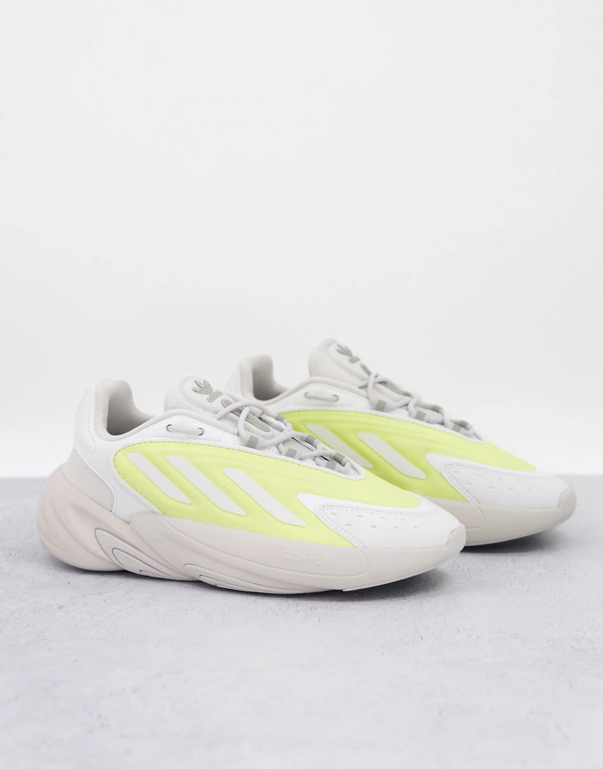 adidas Originals – Ozelia – Sneaker in Beige mit gelbem Detail-Weiß günstig online kaufen
