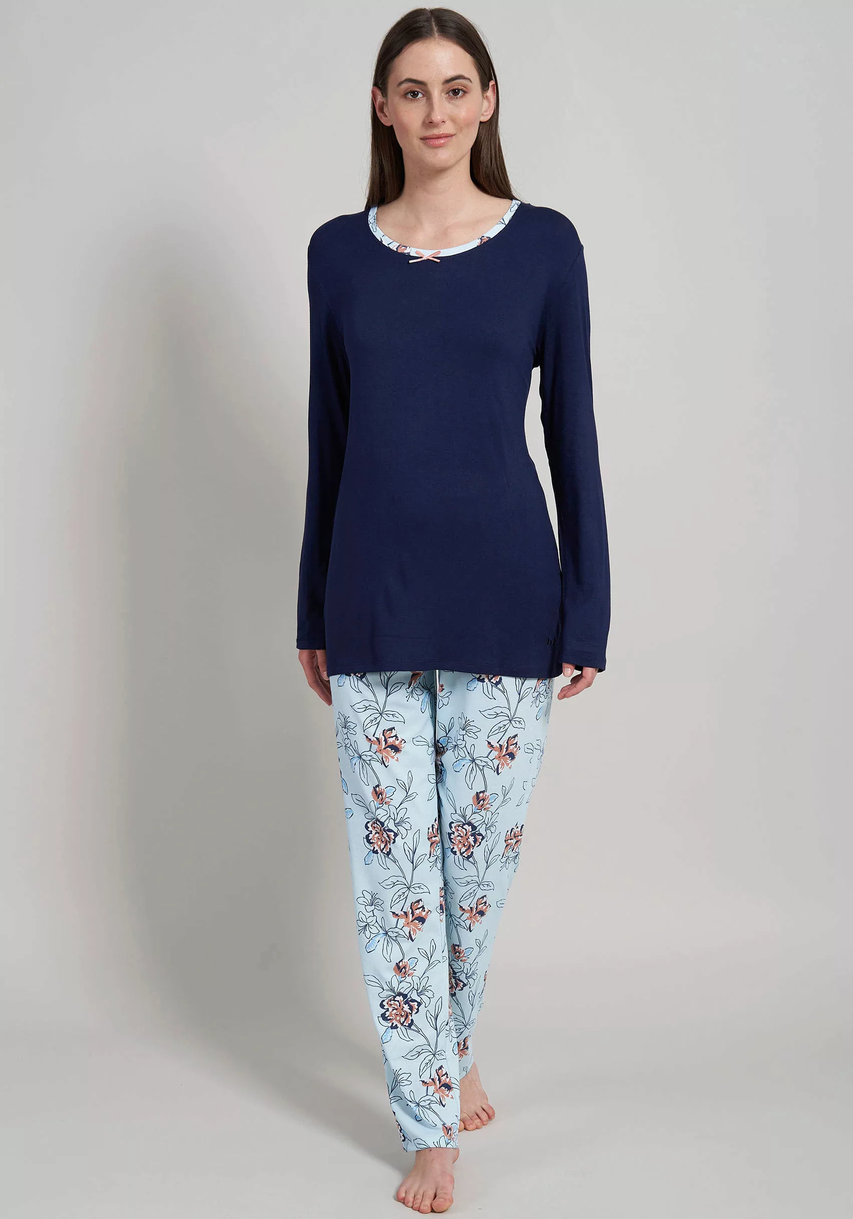 GÖTZBURG Pyjama, (2 tlg.), mit floralem Print undkleiner Schleife als Hingu günstig online kaufen