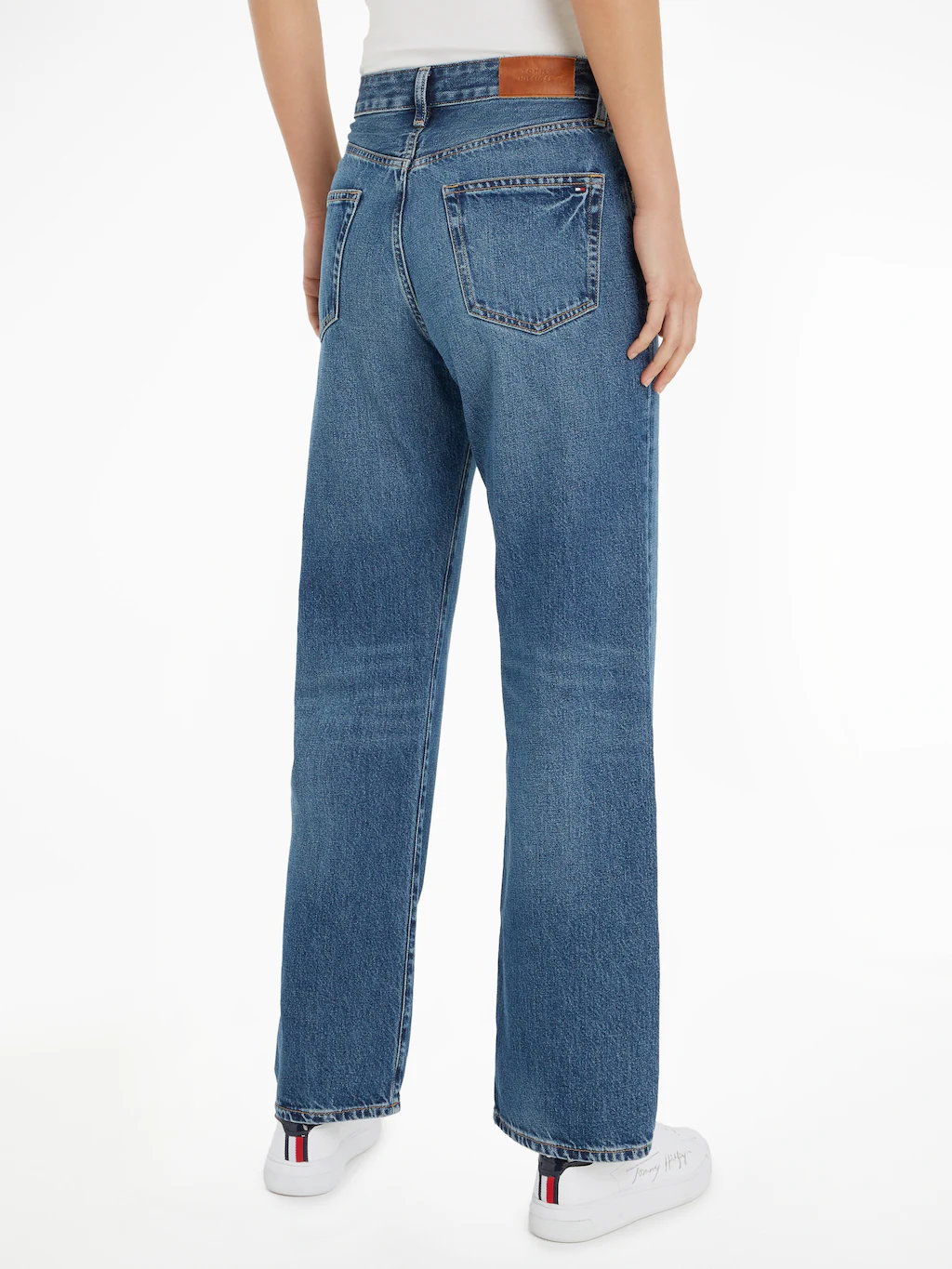 Tommy Hilfiger Straight-Jeans LOOSE STRAIGHT RW KLO mit Lederlogopatch günstig online kaufen