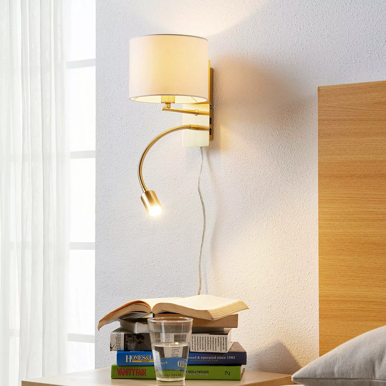 Messingfarbene Wandlampe Florens m LED-Leseleuchte günstig online kaufen
