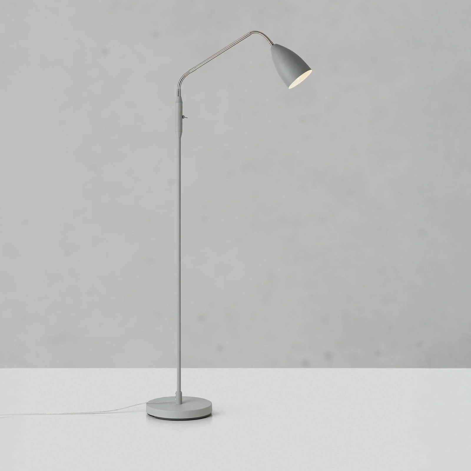 Markslöjd LED-Standleuchte Patro, grau, Metall, dimmbar günstig online kaufen
