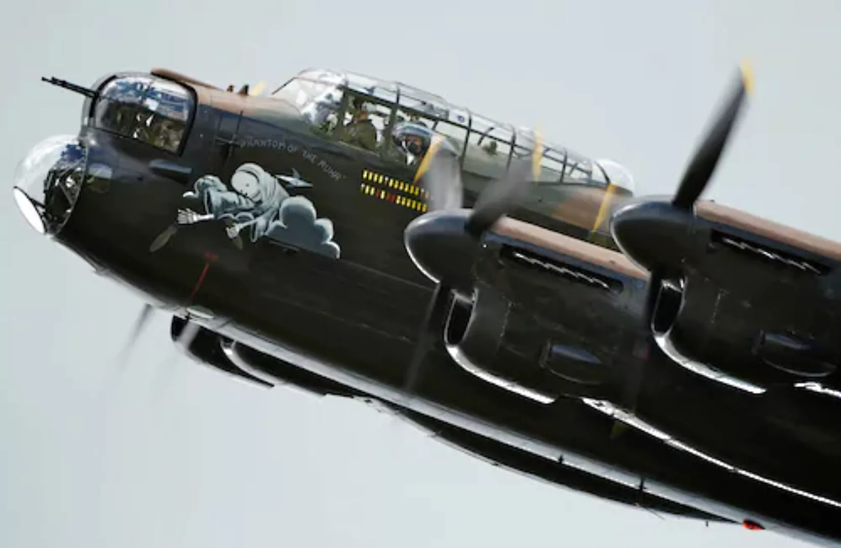 Papermoon Fototapete »Lancaster BBMF Bomber« günstig online kaufen