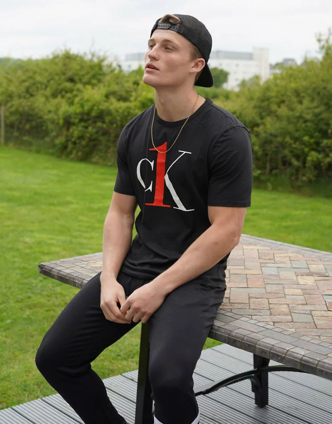 Calvin Klein – CK One – T-Shirt mit Rundhalsausschnitt und großem Logo in S günstig online kaufen