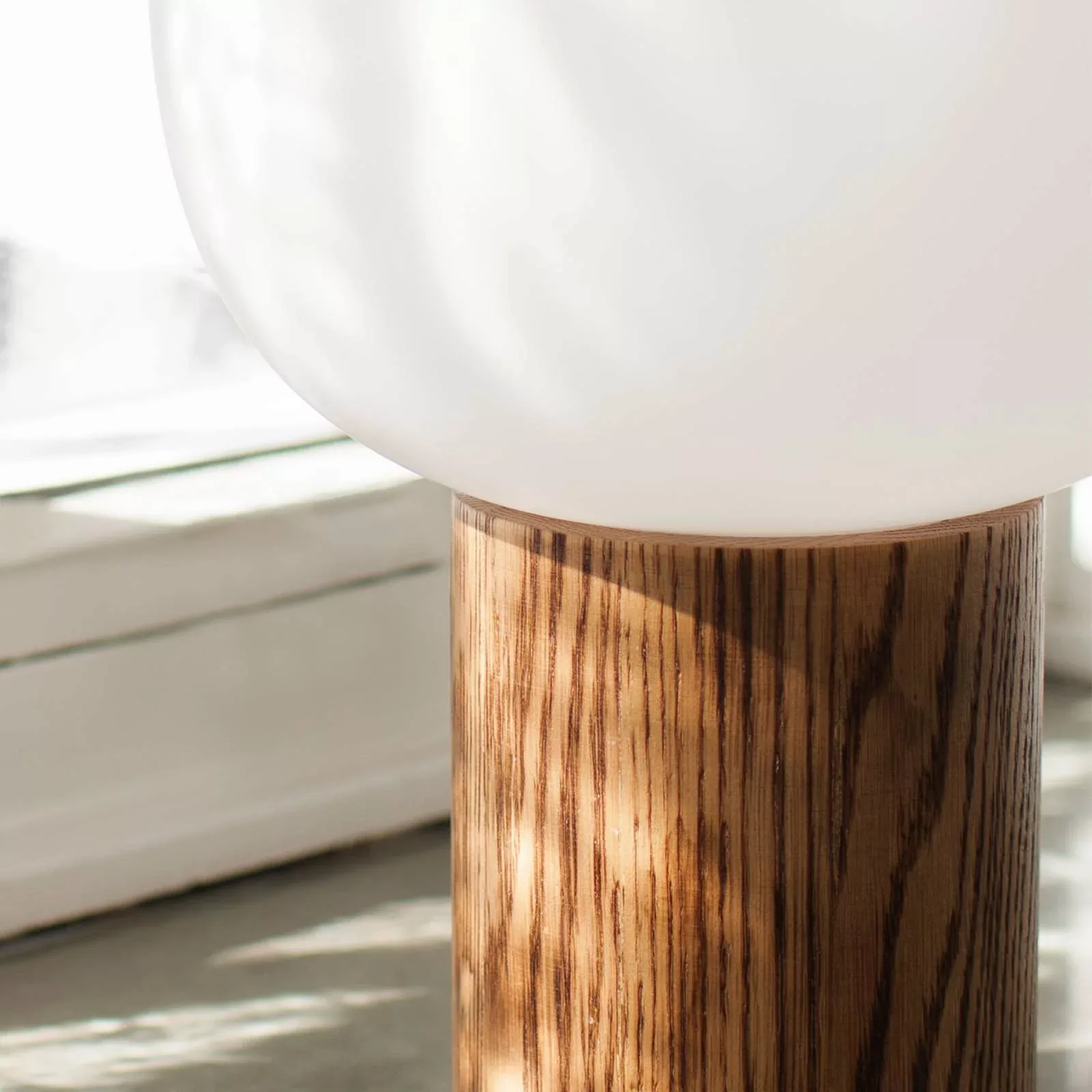 Tischleuchte Skene mit Holzfuß und Glasschirm 44cm günstig online kaufen