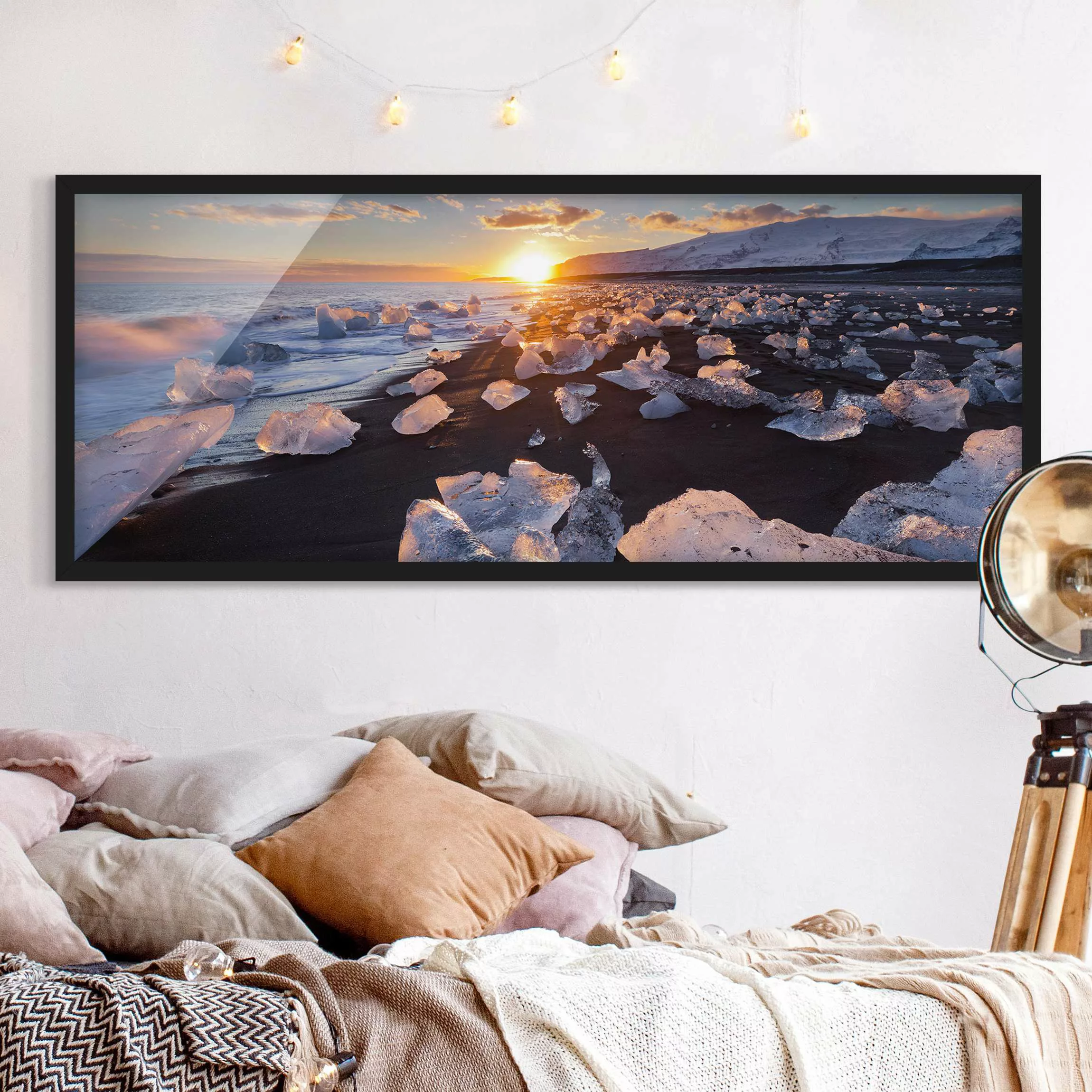 Bild mit Rahmen Strand - Panorama Eisbrocken am Strand Island günstig online kaufen