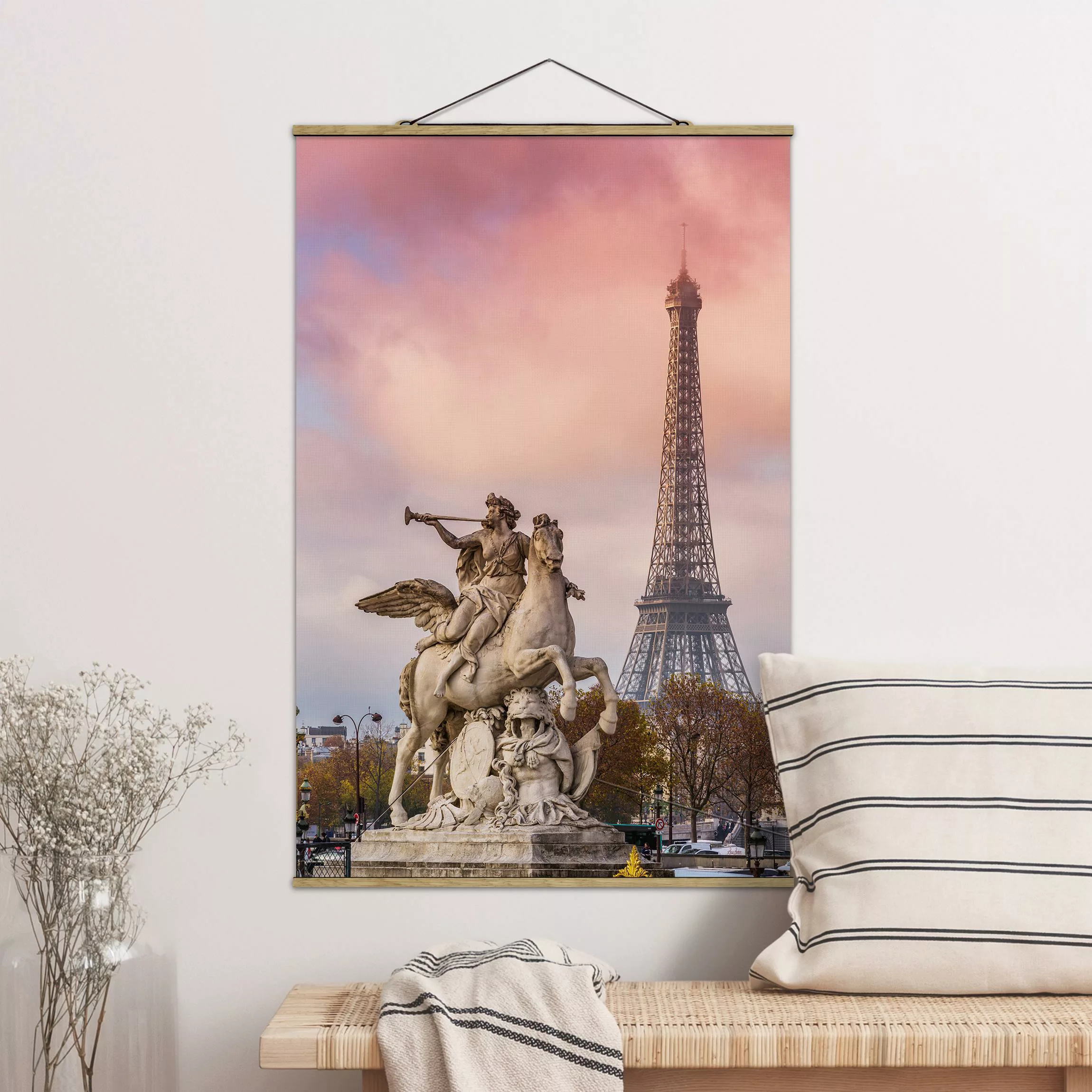 Stoffbild mit Posterleisten Reiterstatue vor Eiffelturm günstig online kaufen