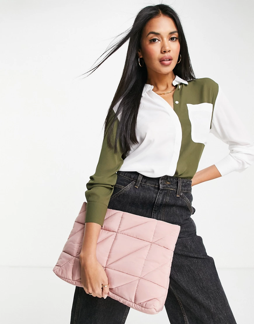 ASOS DESIGN – Hemdbluse mit Farbblock-Design in Elfenbein und Khaki-Mehrfar günstig online kaufen