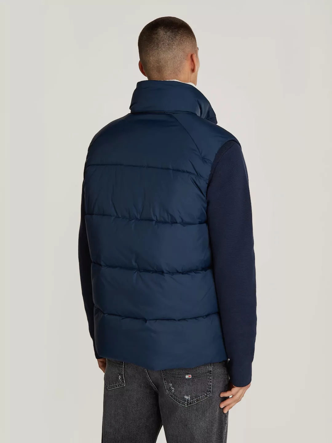 Tommy Jeans Steppweste "TJM POLY PUFFER VEST", Kragen mit Fleece gefüttert, günstig online kaufen