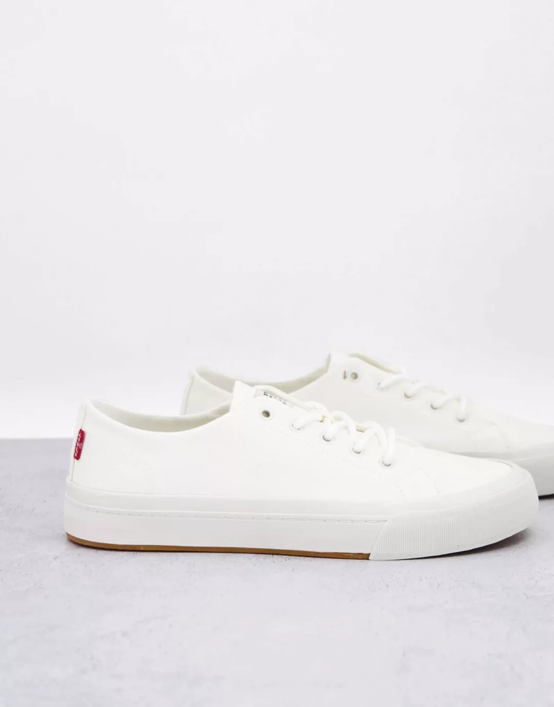 Levi's – Summit – Leinen-Sneaker in Weiß mit Logo auf der Rückseite günstig online kaufen
