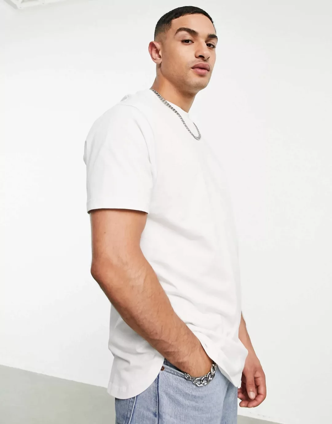 ASOS DESIGN – Lang geschnittenes T-Shirt in gebrochenem Weiß mit lockerem S günstig online kaufen
