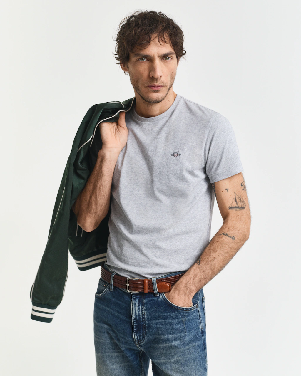 Gant T-Shirt "SLIM SHIELD SS T-SHIRT", mit Logostickerei auf der Brust günstig online kaufen
