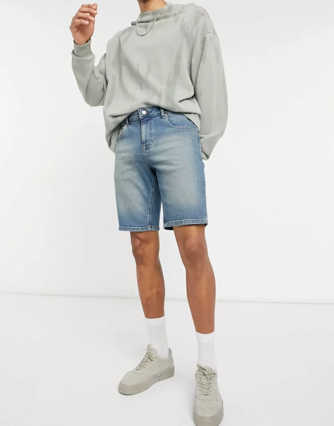 ASOS DESIGN – Schmal geschnittene Jeansshorts in dunklem verwaschenen Blau günstig online kaufen