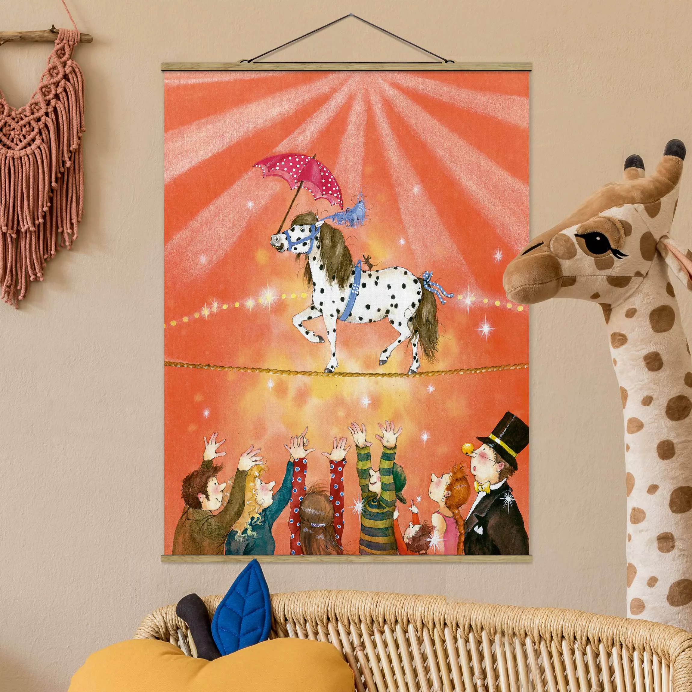 Stoffbild Tiere mit Posterleisten - Hochformat Zirkuspony Micki günstig online kaufen