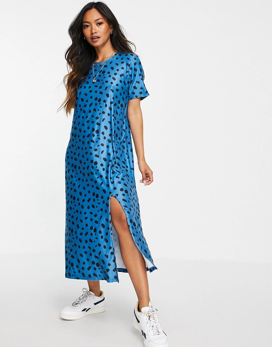 Urban Threads – Midi-T-Shirt-Kleid mit Tupfenmuster in Blau-Weiß günstig online kaufen