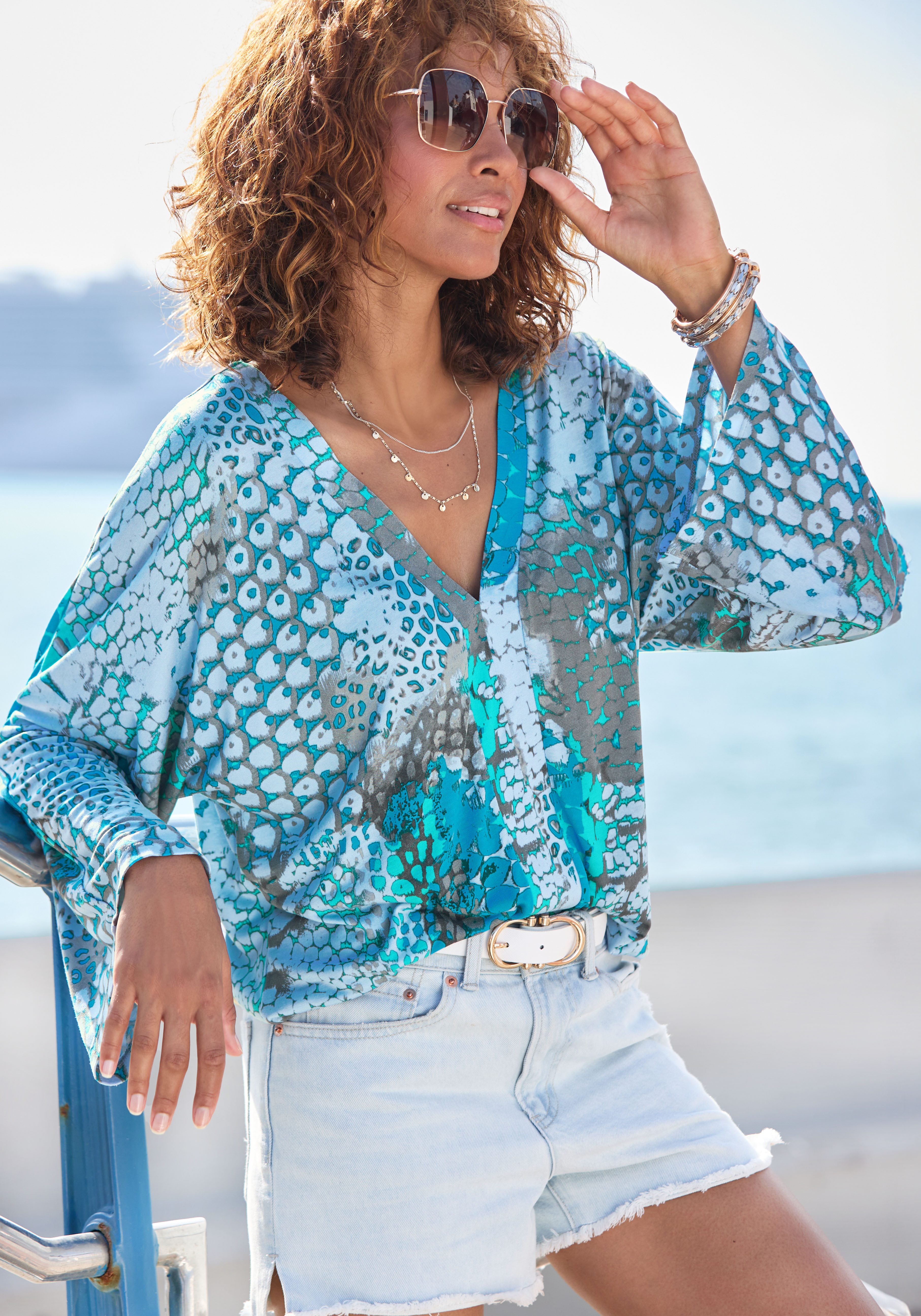 Buffalo Fledermausshirt, mit Animaldruck, lockere Bluse mit V-Ausschnitt, B günstig online kaufen