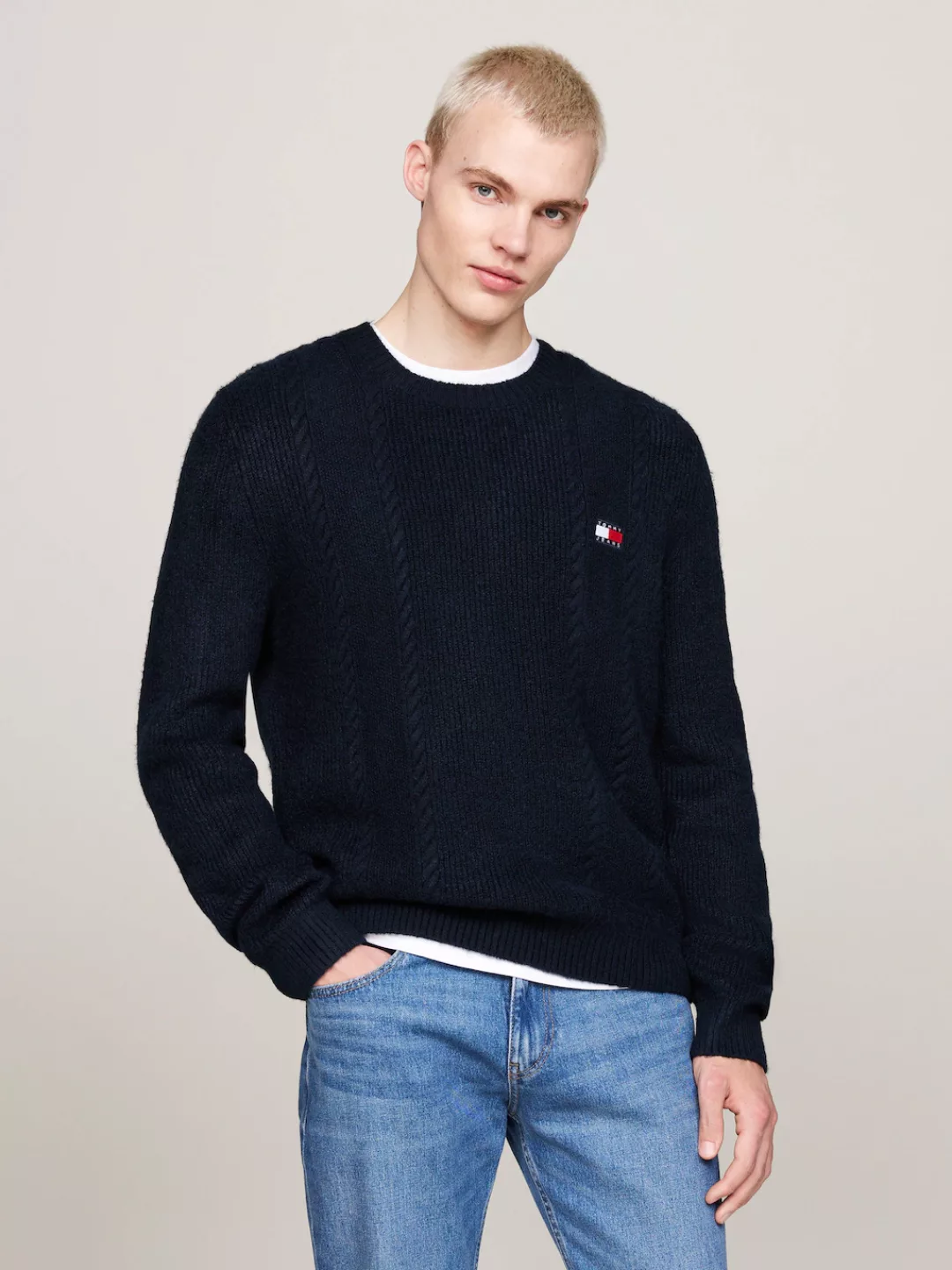 Tommy Jeans Sweatshirt "TJM SLIM CABLE KNIT CNECK", mit bestickten Markenlo günstig online kaufen