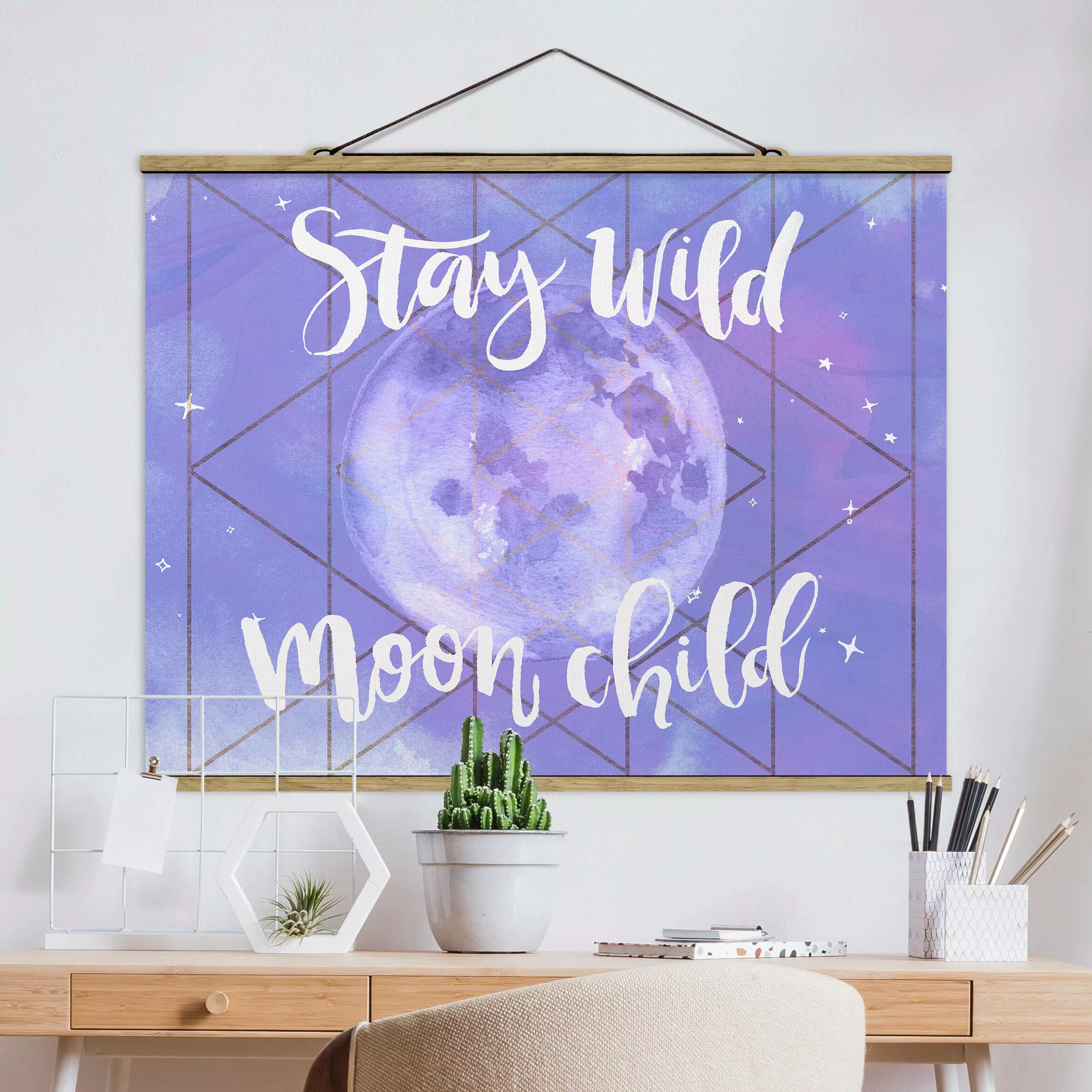 Stoffbild Spruch mit Posterleisten - Querformat Mond-Kind - Stay wild günstig online kaufen