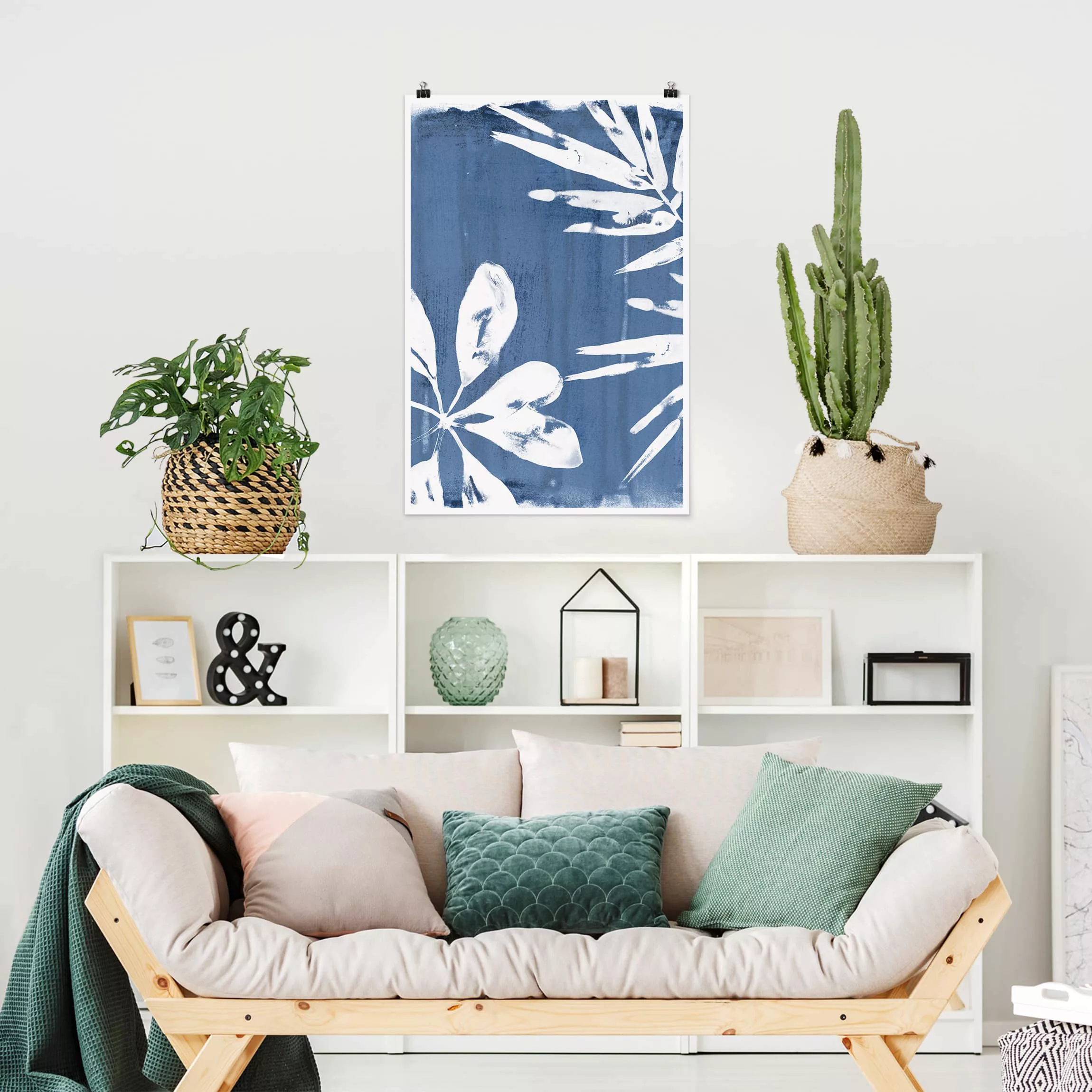 Poster Blumen - Hochformat Tropische Blätter Indigo I günstig online kaufen