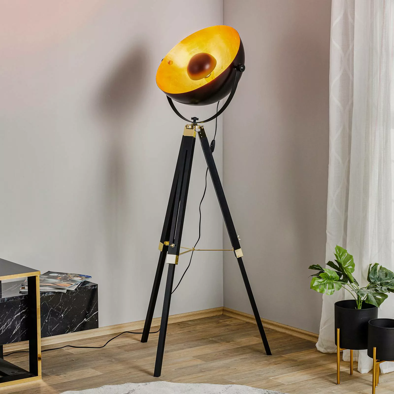 Stehlampe Covaleda m. Dreibeingestell schwarz/gold günstig online kaufen