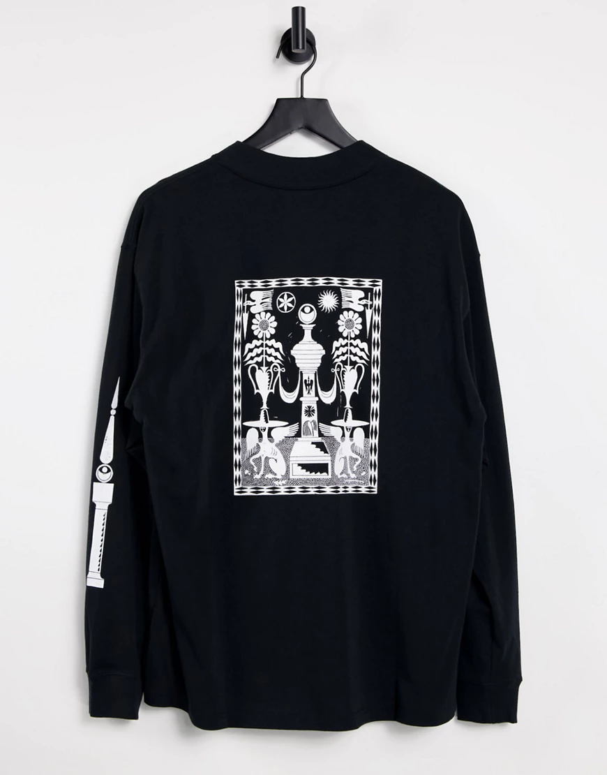 Nike – Langärmliges Shirt in Schwarz mit hohem Kragen und Grafikprint günstig online kaufen