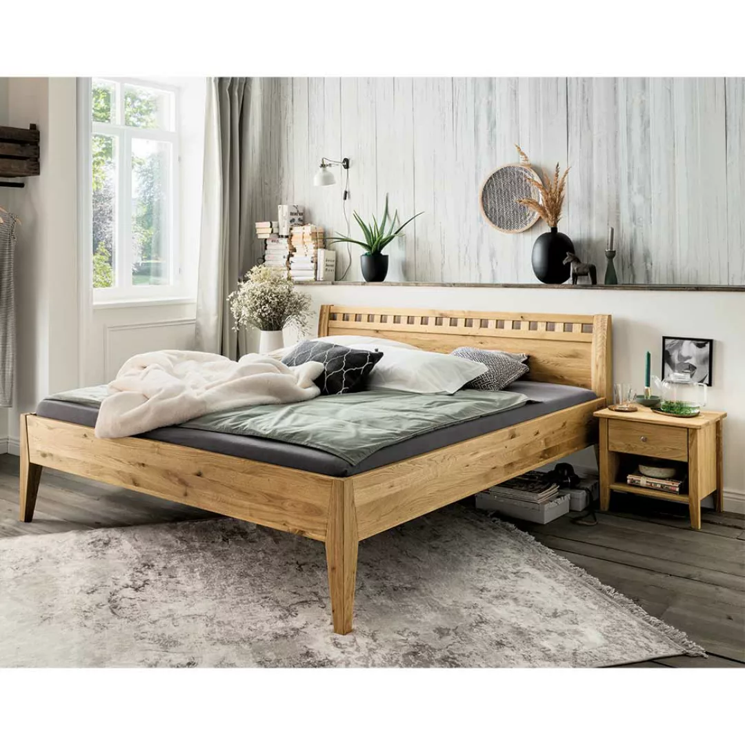 Wildeiche Doppelbett 47 cm Einstiegshöhe zwei Nachtkommoden (dreiteilig) günstig online kaufen