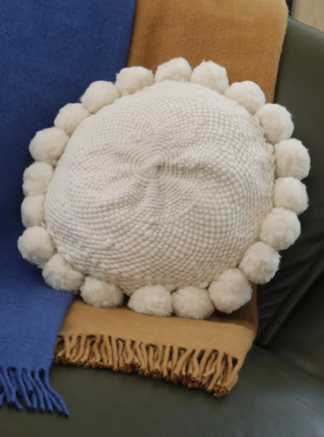 Handgewebtes Kissen Asiri Aus Schafwolle günstig online kaufen
