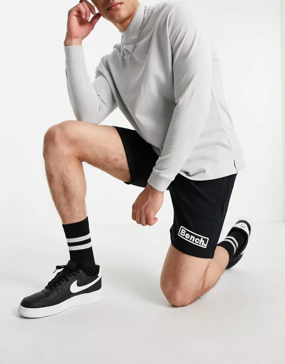 Bench – Jersey-Shorts in Schwarz günstig online kaufen