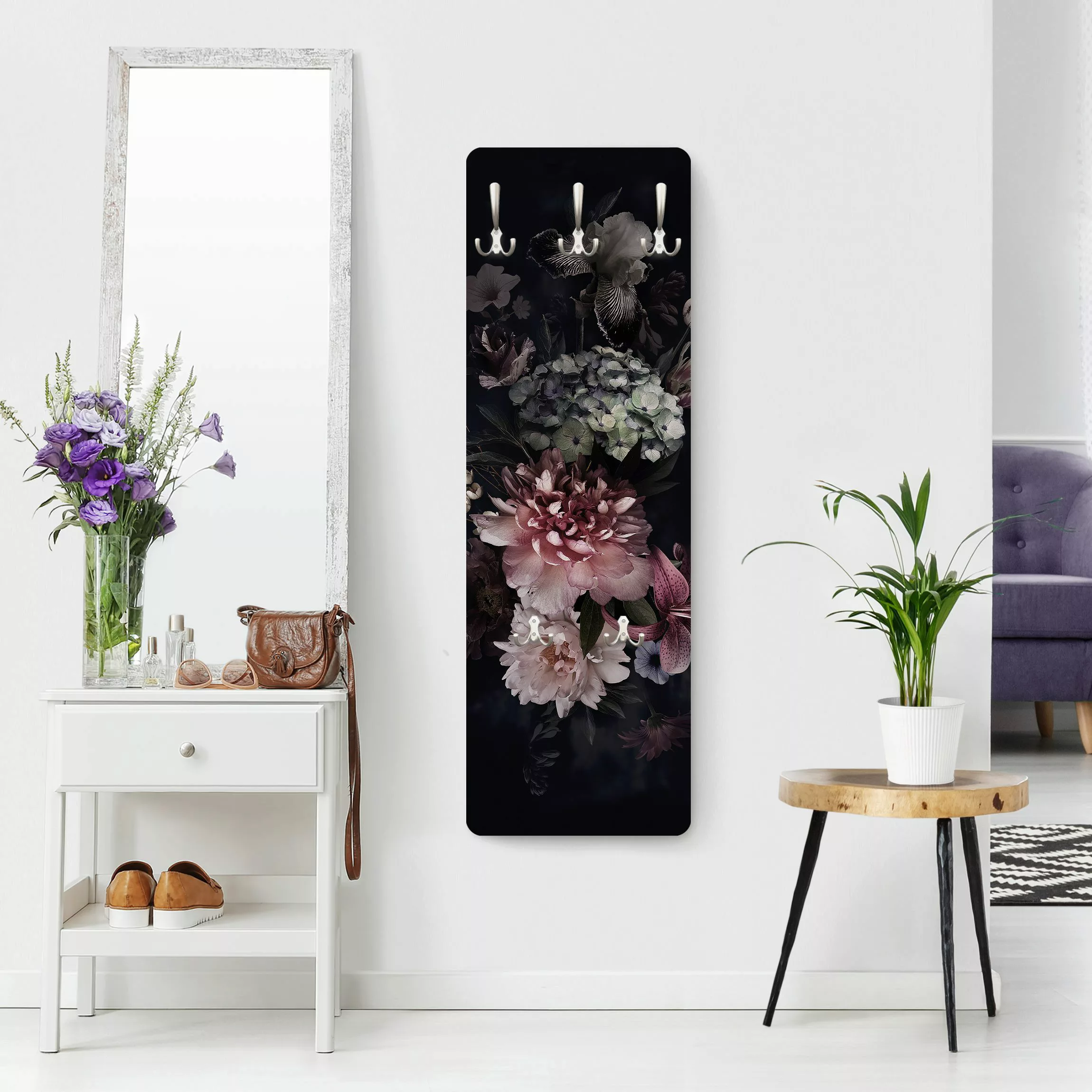 Wandgarderobe Holzpaneel Blumen Blumen mit Nebel auf Schwarz günstig online kaufen