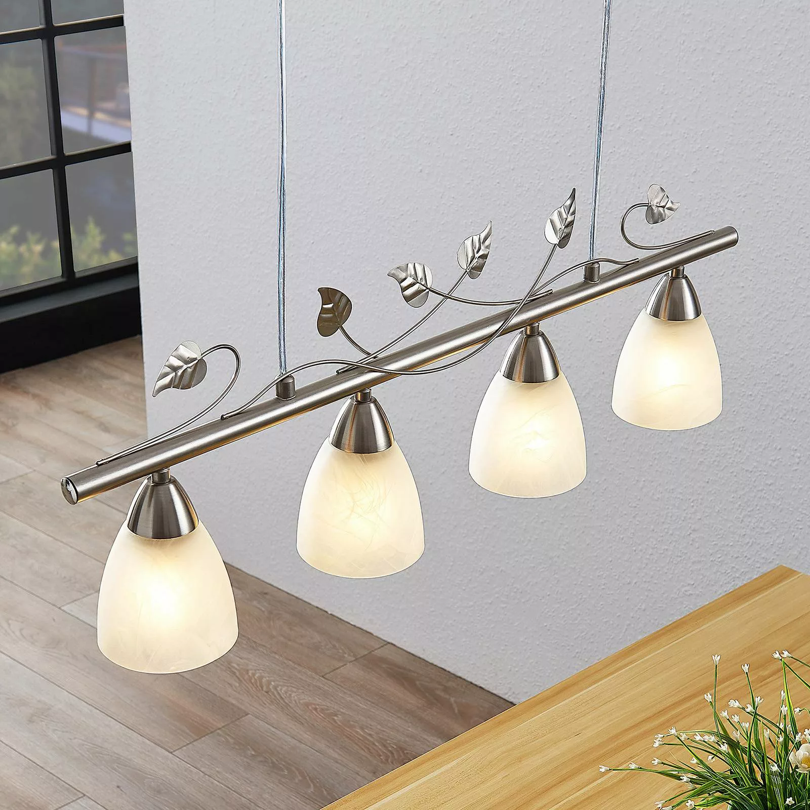 Lindby Pendelleuchte Yannie, 4-flg., 72cm, nickel/weiß, Glas günstig online kaufen