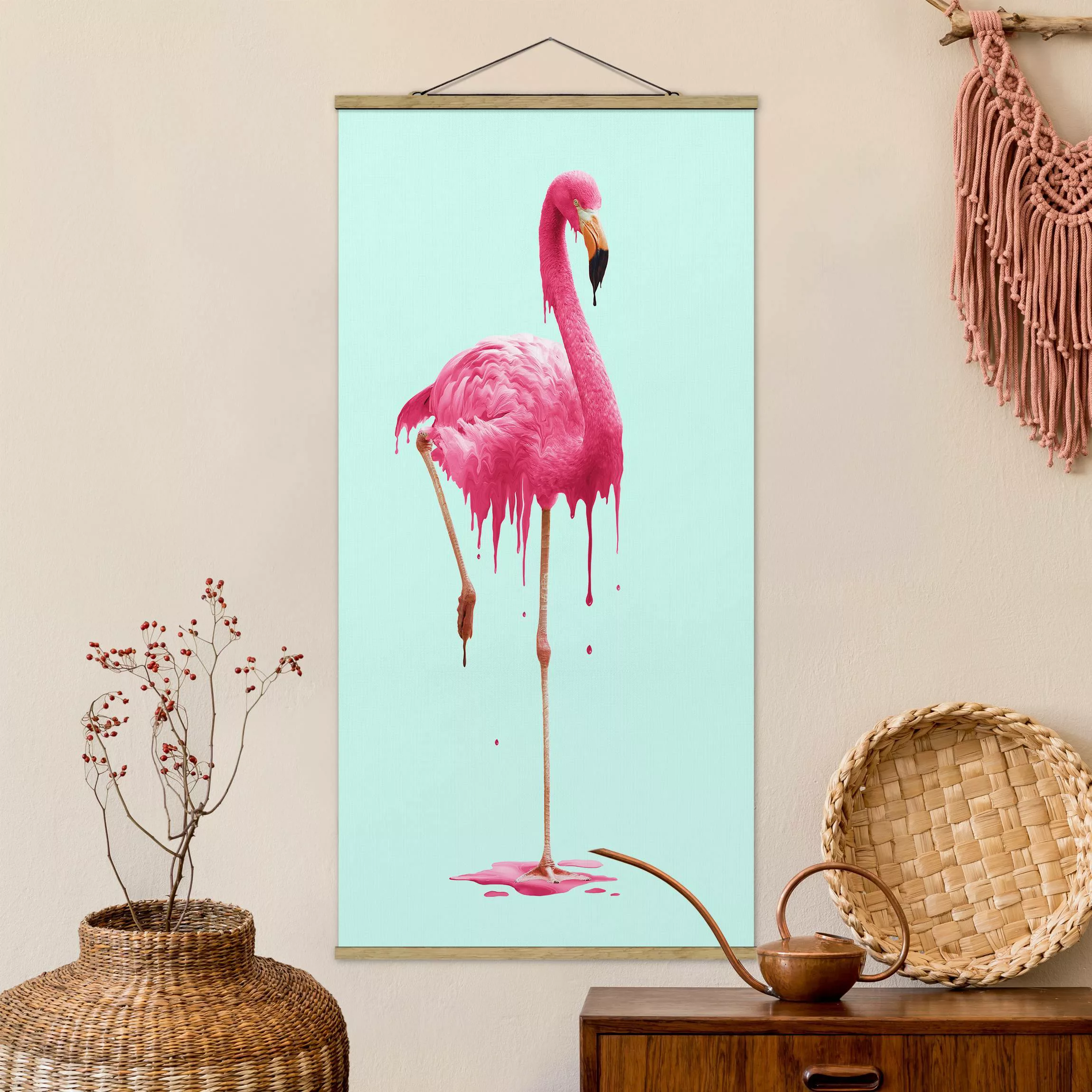 Stoffbild Tiere mit Posterleisten - Hochformat Schmelzender Flamingo günstig online kaufen